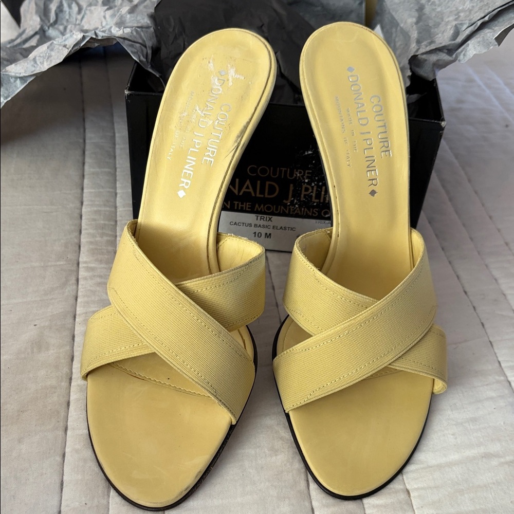 Donald J. Pliner Yellow Women's Sandals 10M. NWT box